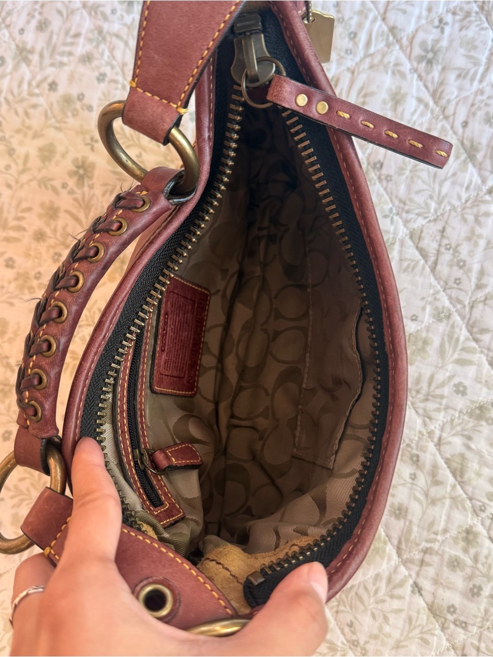 Vintage Coach red studded hobo bag with gold hardware - Picture 7 of 8
